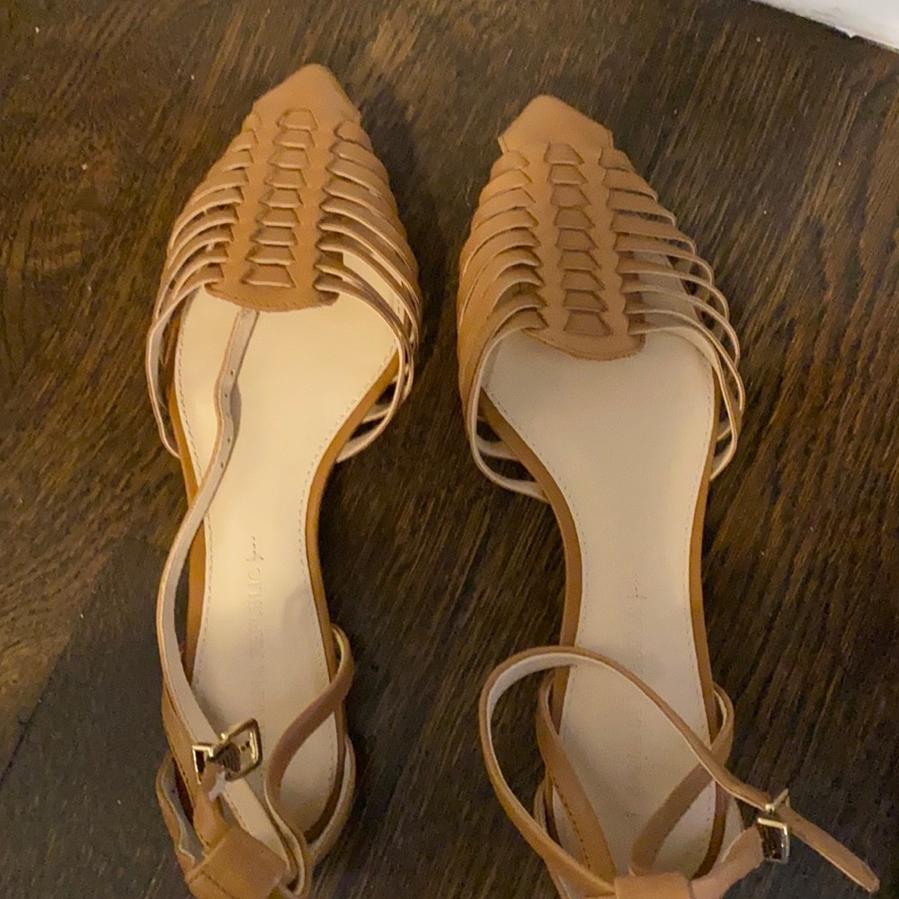 Brand new Banana Republic flats. Never worn. Size 7M.